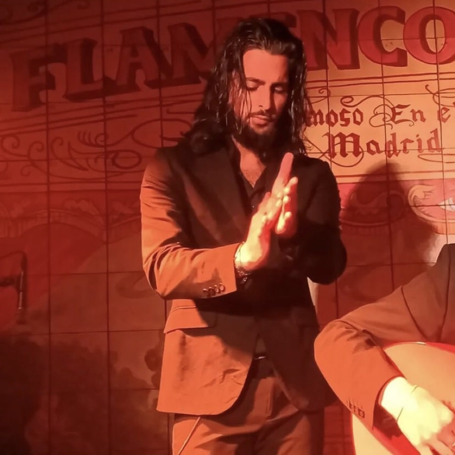 Aarón Molina al cante en Teatro Flamenco Madrid