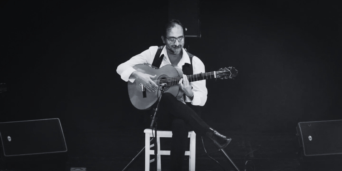 Main image from article Discovering Manuel Cazás, flamenco guitarist at Teatro Flamenco Madrid