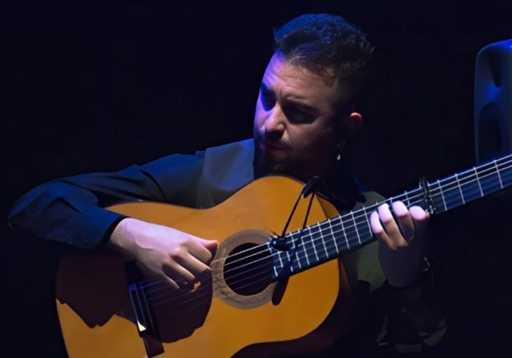 Main image from article Meet the cast at Teatro Flamenco Madrid, flamenco guitarist, Manolín García